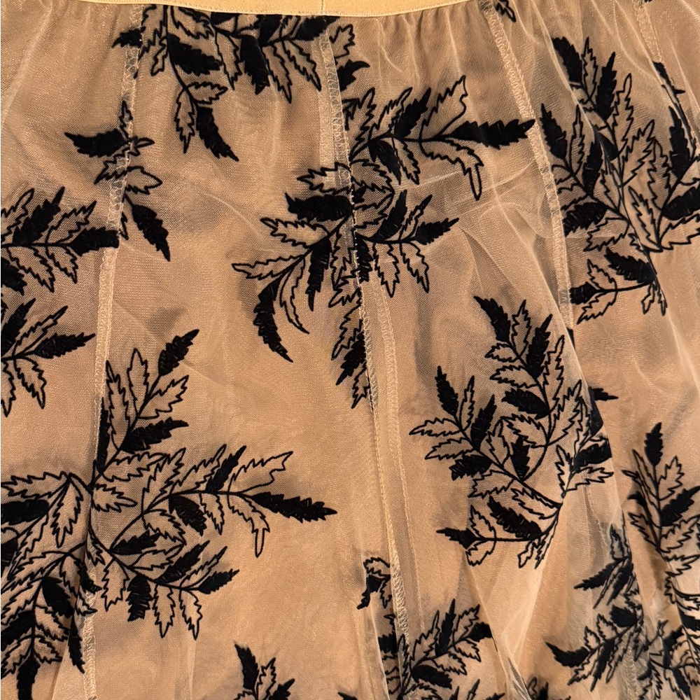 Elegant Black Floral Lace Skirt - Picture 4 of 5